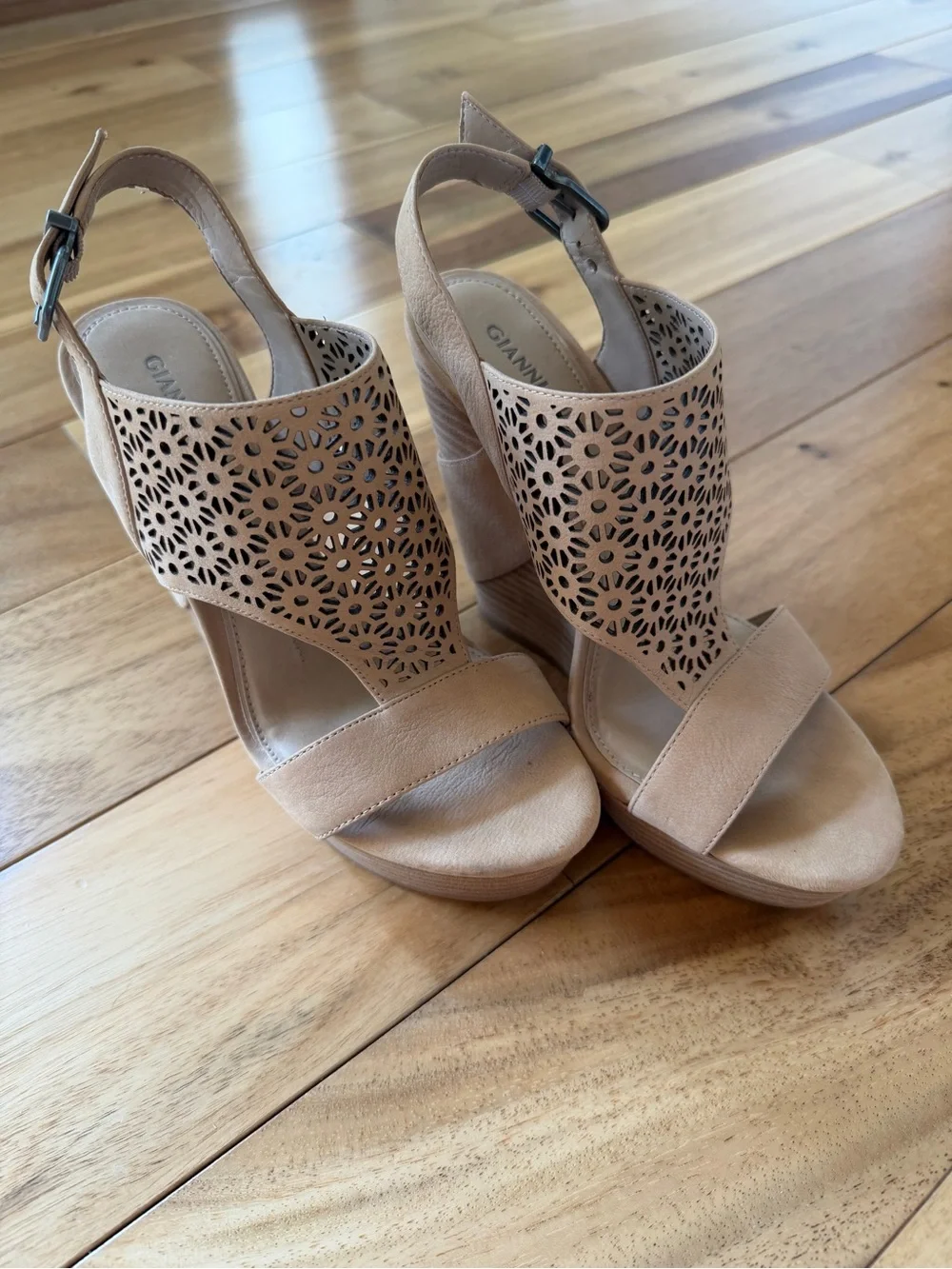 Gianni Bini stylish laser